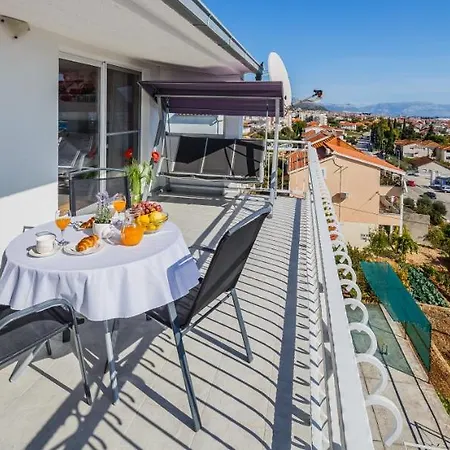 Апартаменти Adriatic Sea View Трогір